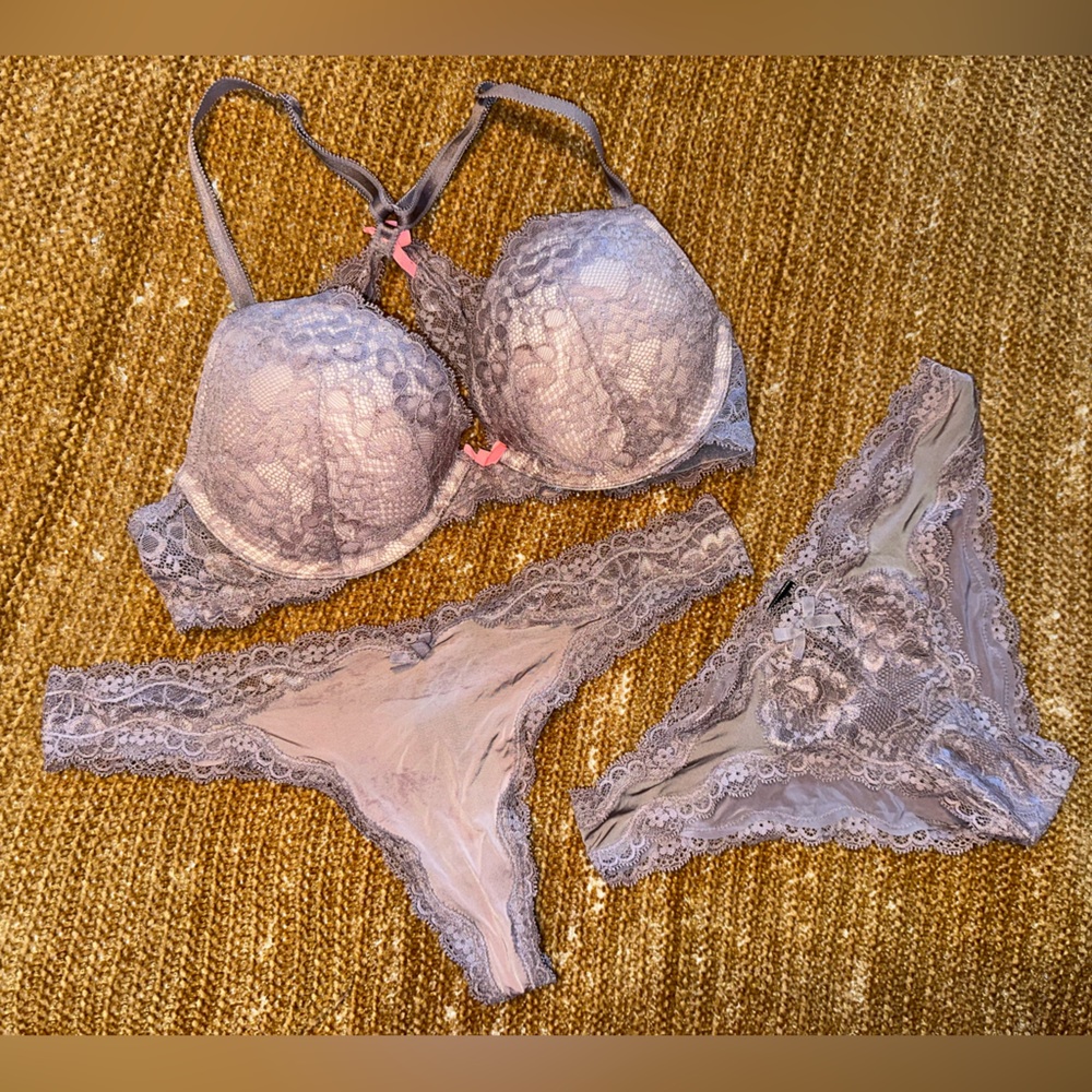 Victoria’s Secret Matching Bra and Panty Set 💟